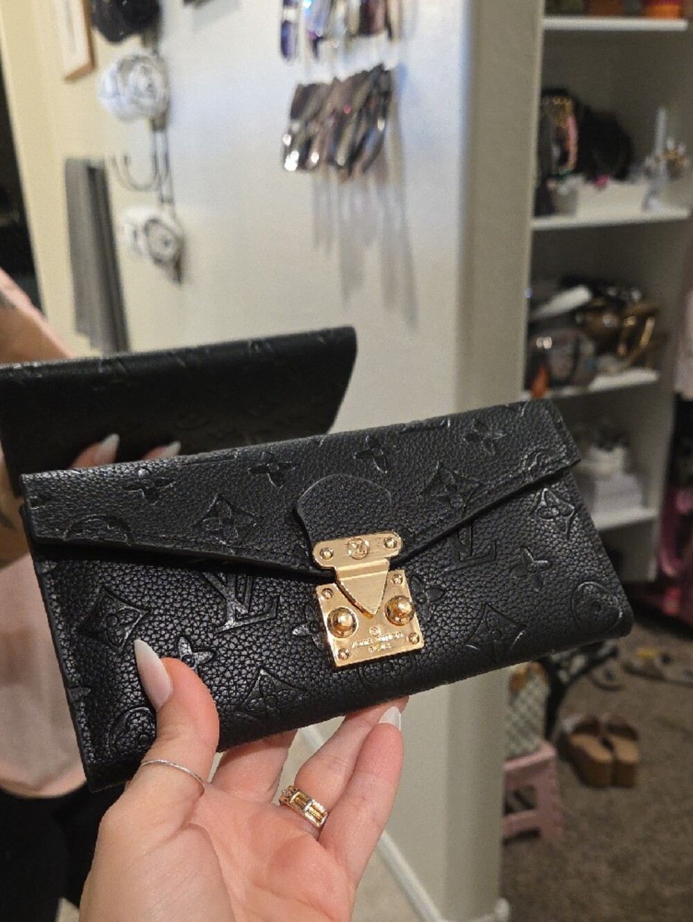 Luxury Black Embossed Leather Wallet with Gold Lock - Picture 5 of 10
